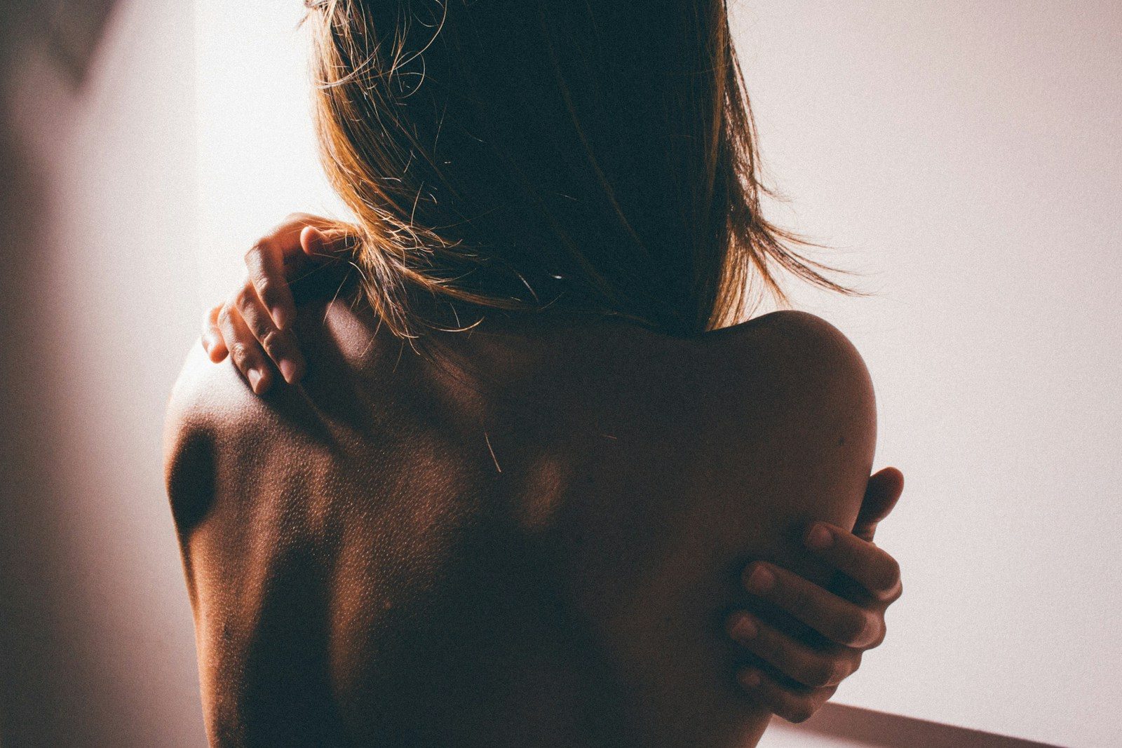 Le guide complet du massage Nuru : Origines, techniques et secrets du gel