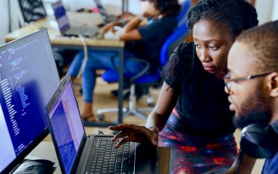 Découvrir le métier d'expert informatique.